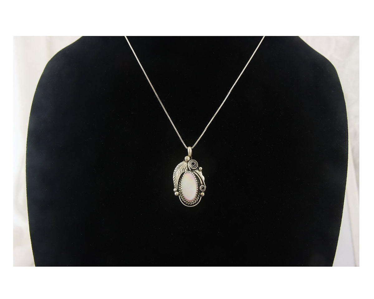 Navajo Sterling Silver Necklace Pink Muscle Authentic Vintage Sign Justin Morris
