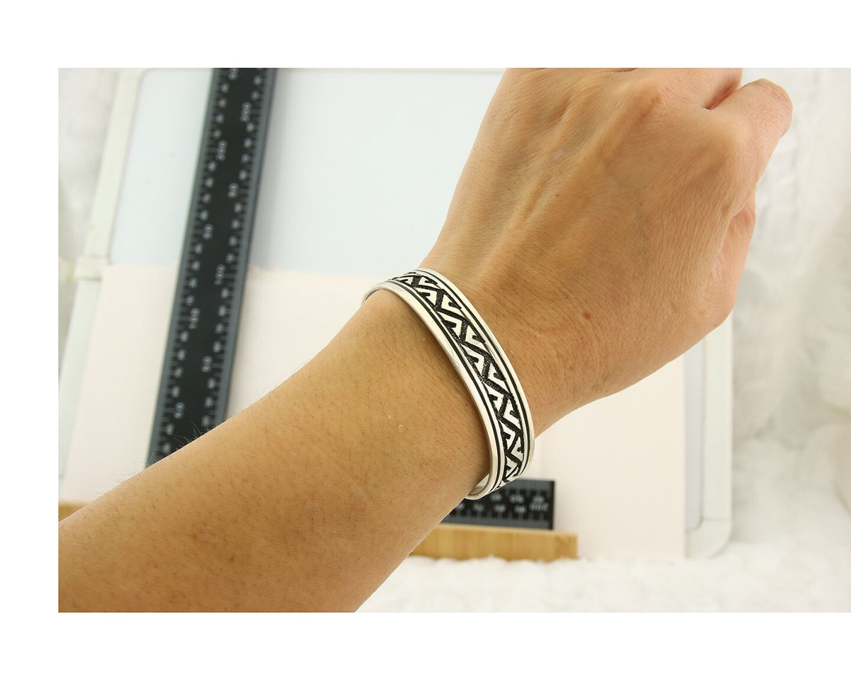 Mens's Navajo Bracelet 925 Silver Artist Signed Thomas Singer Cuff Made 1980's