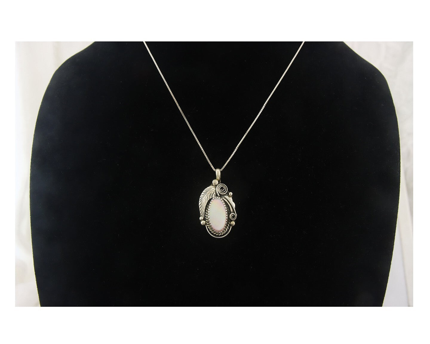 Navajo Sterling Silver Necklace Pink Muscle Authentic Vintage Sign Justin Morris