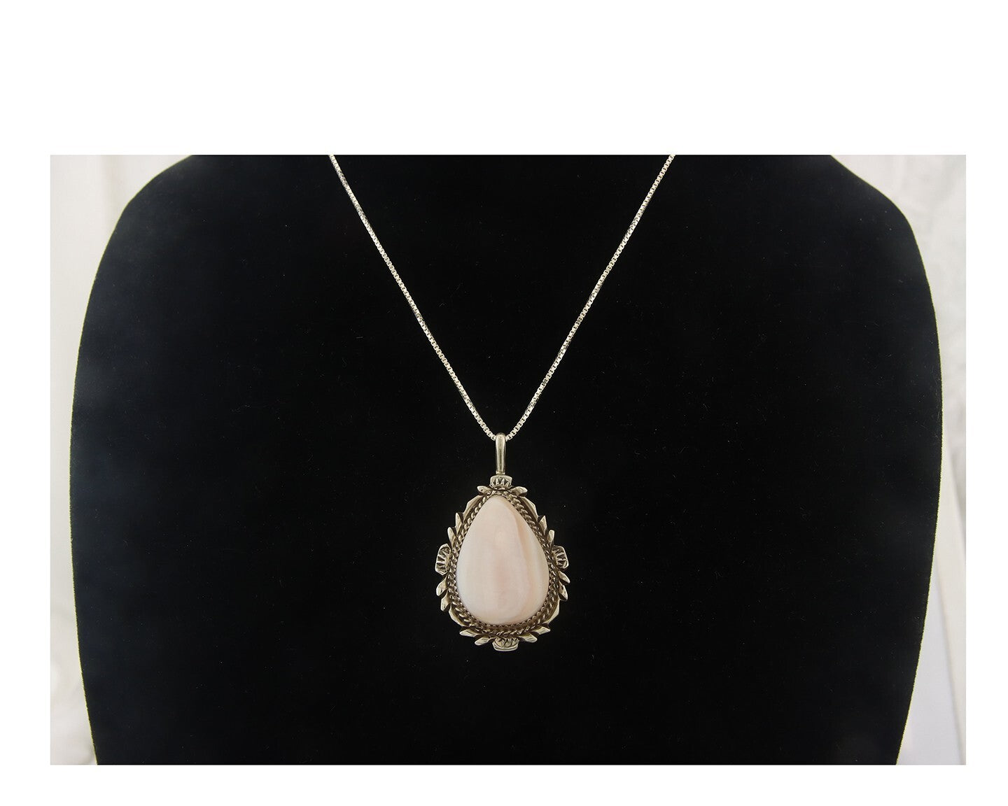 Navajo Sterling Silver Necklace Pink Muscle Authentic Vintage Sign Billie Eagle