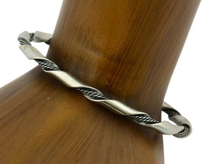 Navajo Handmade Bracelet .925 Silver Native Artist Se C.80's